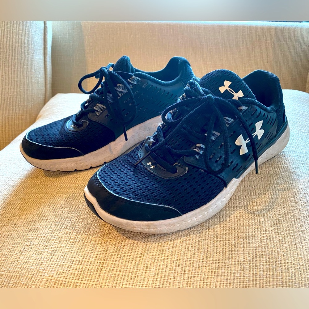 Under Armour Tennis Shoe- size 8.